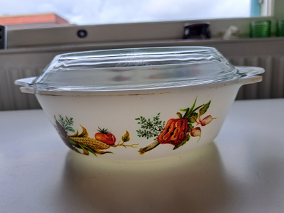 JAJ Pyrex englantilainen uunivuoka kannella