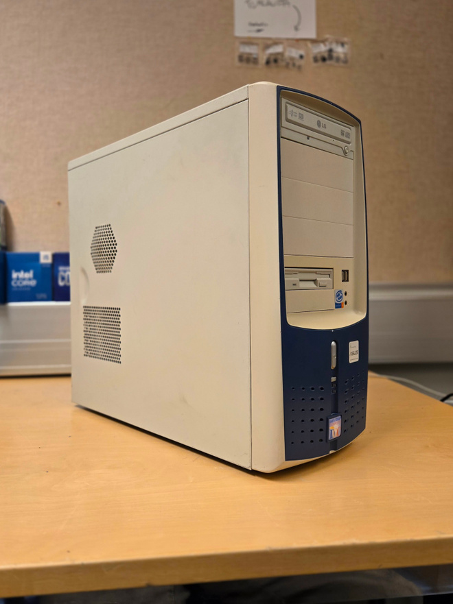 Retro DGC Pentium 4 -tietokone – toimiva kokonaisuus