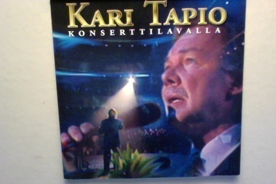 KARI TAPIO  ::  KONSERTTILAVALLA  ::  2 x CD    FINLAND-2001