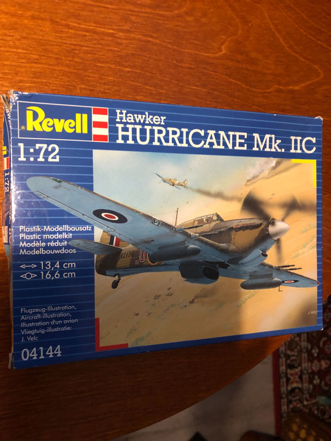 Revell Hurricane lentokone pienoismalli