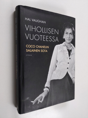 Hal Vaughan : Vihollisen vuoteessa : Coco Chanelin salain...