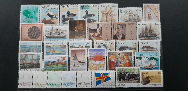 ÅLAND / AHVENANMAA postimerkkejä MARKKA ** 33 kpl