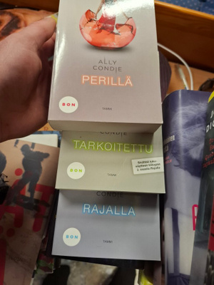 Ally Condie tarkoitettu trilogia