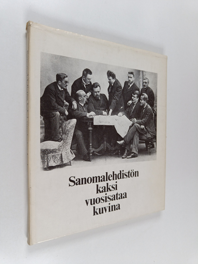 Raimo (Toim.) Salokangas : Sanomalehdistön kaksi vuosisat...