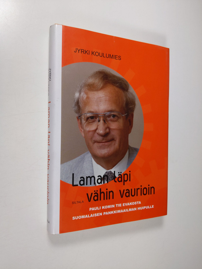 Jyrki Koulumies : Laman läpi vähin vaurioin : Pauli Komin...