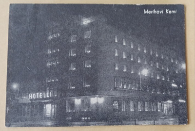 Kemi, hotelli Merihovi iltavalaistuksessa, mv pk, p. 1963