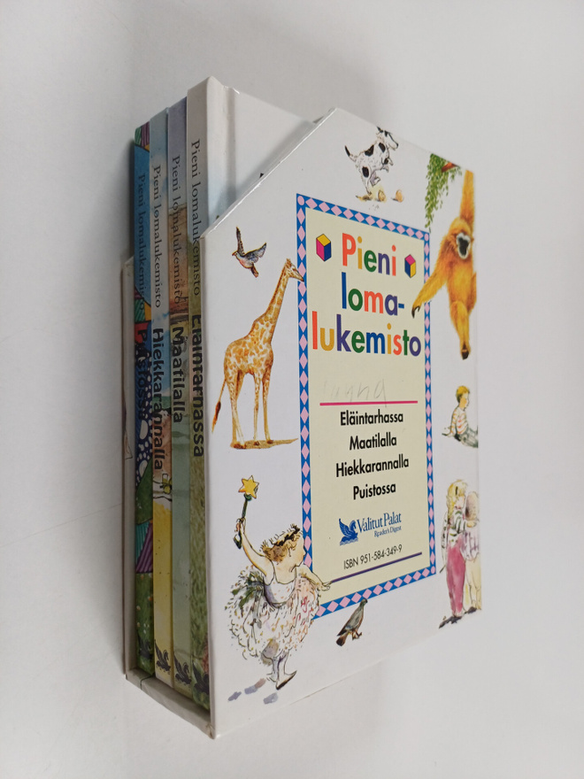 Ruth Thomson : Puistossa ; Hiekkarannalla; Maatilalla ; E...