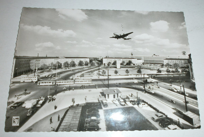 Berlin, Platz der Luftbrücke, mv valokuvapk, ei kulk.