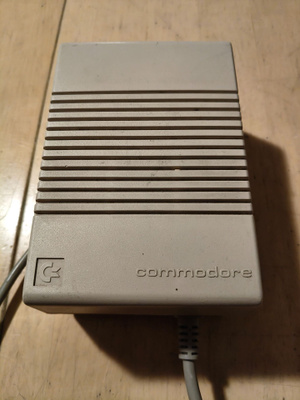 Commodore A500 virtalähde