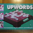 UPWORDS Kolmiulott. monikerr. sanaristikkopeli * lautapeli P - pikkukuva 1