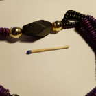 Upea ja erikoinen violetinsävyinen puukaulakoru, 62,0 cm - pikkukuva 2
