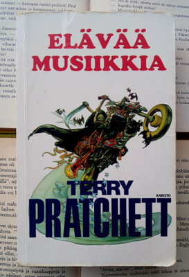 Terry Pratchett - Elävää musiikkia (pokkari)