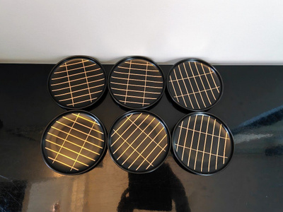 Tiiliskivi lautaset musta kulta (Marimekko)