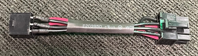 6-pin -> 8-pin  PCI-e virta-adapteri