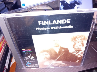 CD FINLANDE Musique traditionelle ( SIS POSTIKULU  )