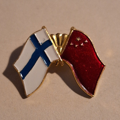 SUOMI/KIINA NEULAMERKKI