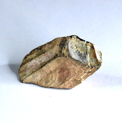 Harvinainen eukseniitti 88.72ct jalokivikide radioaktiivinen