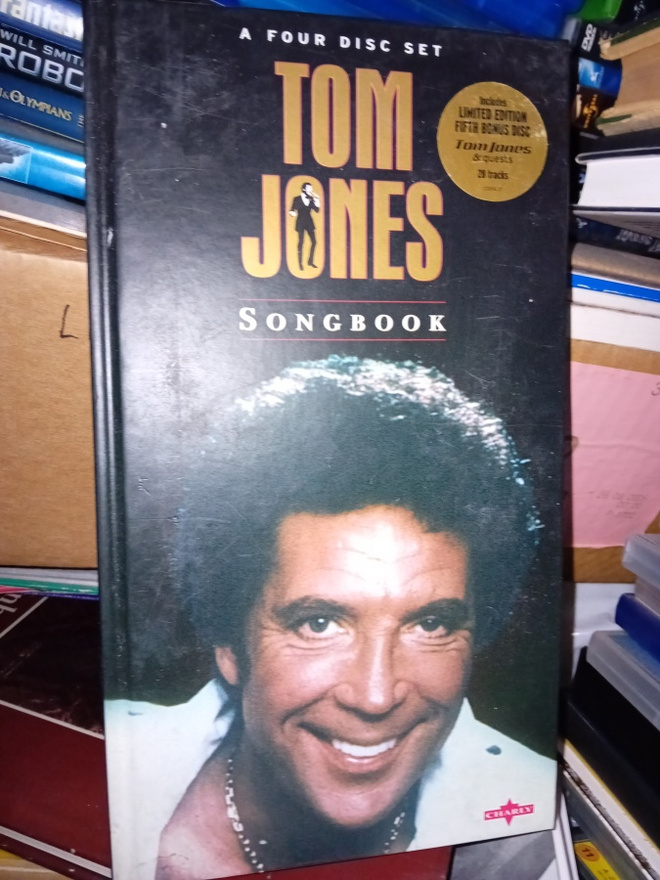 4cd + 1cd Tom Jones songbook ( SIS POSTIKULU  )
