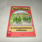 Carolyn Keene Neiti Etsivä ja sisäoppilaitoksen salaisuus - pikkukuva 1