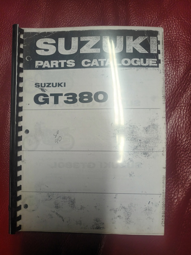 Suzuki GT 380 osaluettelo hajoituskuvineen