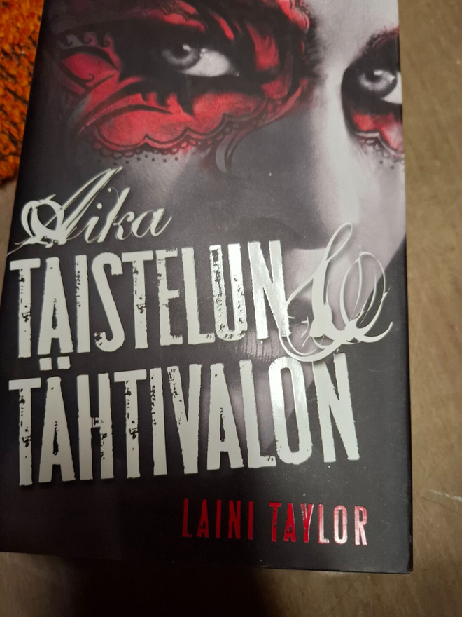 Laini taylor aika taistelun tähtivalon