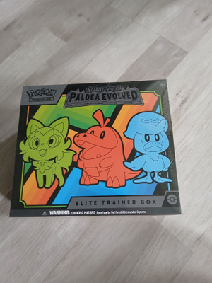Paldea Evolved Elite Trainer Box, avaamaton.