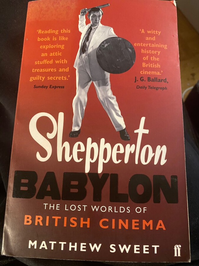 Shepperton Babylon - brittielokuva