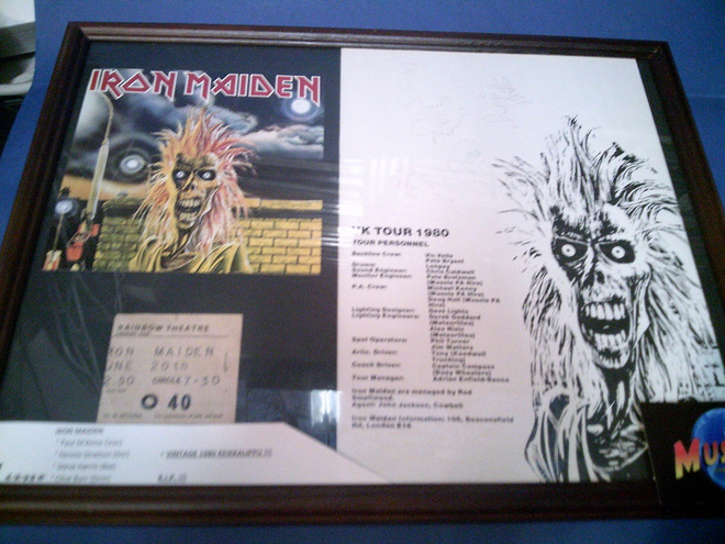 IRON MAIDEN TAULU NELJÄLLÄ NIMMARILLA (w)