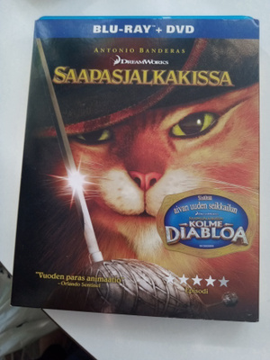 Blu-ray + DVD SAAPASJALKAKISSA ( Sis.postikulut )