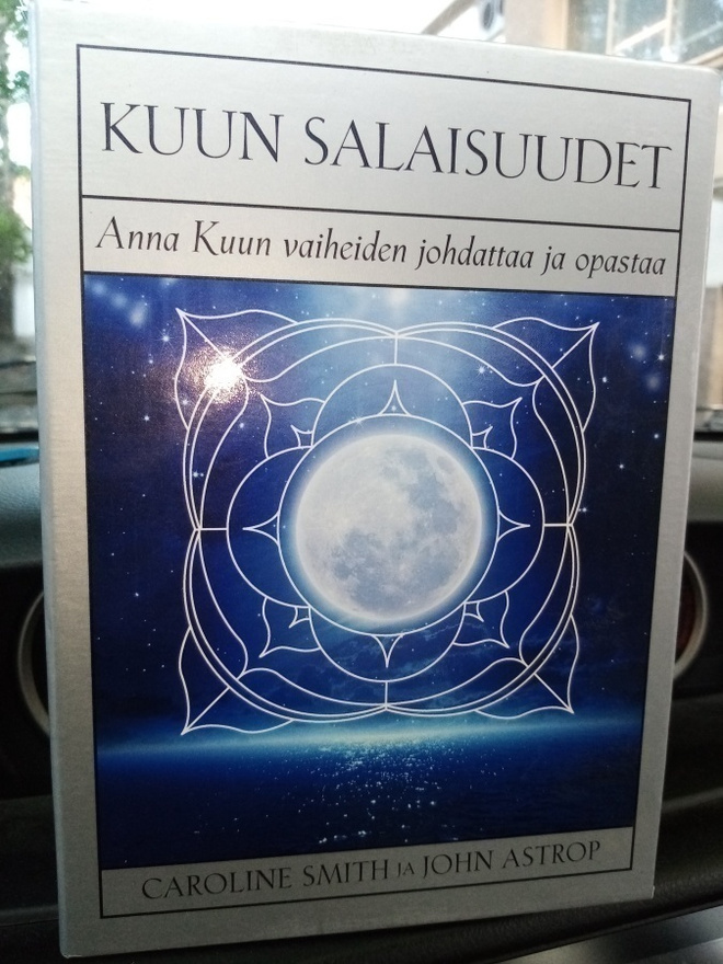 Kuun salaisuudet kortit + kirja ( SIS POSTIKULU)