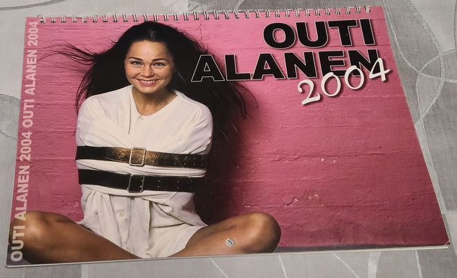 Näyttelijä Outi Alasen taidekuvakalenteri vuodelta 2004