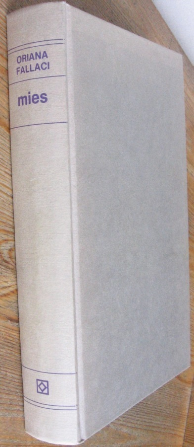 Oriana Fallaci: Mies. Kirjayhtymä 1981. 572 s.