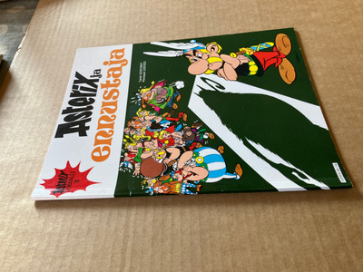 ASTERIX JA ENNUSTAJA HYVÄ
