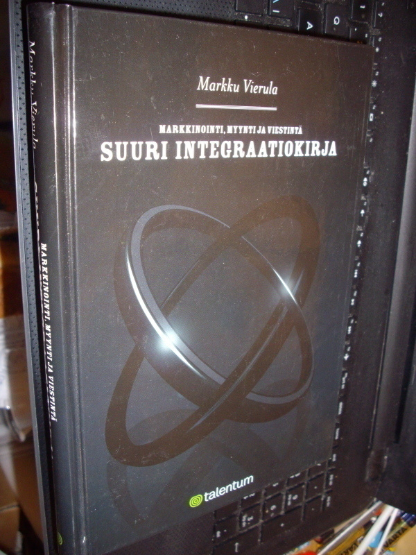 Vierula : Suuri integraatiokirja ( 1 p. 2009 ) Sis.postikulu