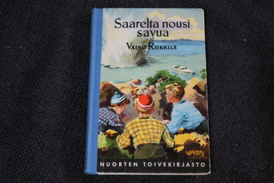 Väinö Riikkilä - Saarelta nousi savua 1957