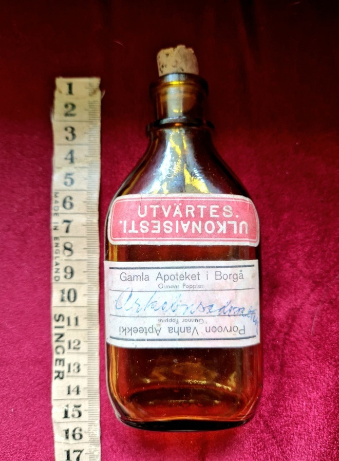 Vintage lasi apteekkipullo 100ml. Porvoon vanha apteekki