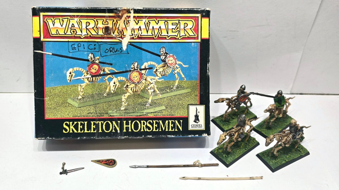 Warhammer Fantasy - 4kpl Skeleton Horsemen (80-luku)
