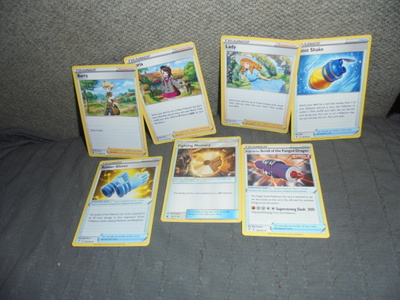 Pokemon keräilypelikortit Trainer 42 kpl