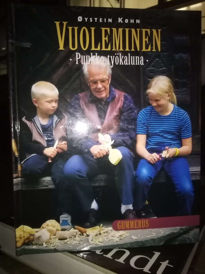 Kohn :  Vuoleminen puukko työkaluna ( SIS POSTIKULU)