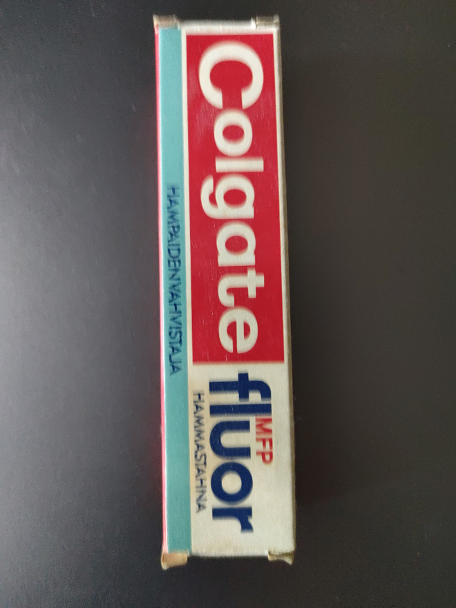 Ikivanha Colgate-hammastahnatuubi