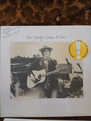 Neil Young. - Comes a time. LP