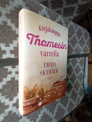 Frida Skybäck: Kirjakauppa Thamesin varrella