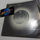 THE DUMMIES - SHE'S THE ONLY WOMAN M- 7'' SINGLE - pikkukuva 1