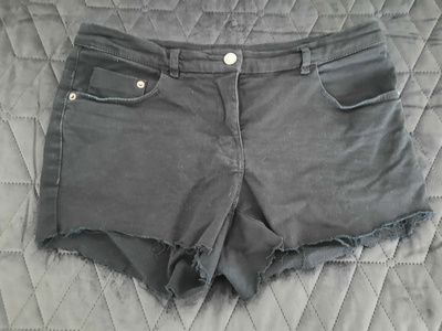 Shortsit koko 38