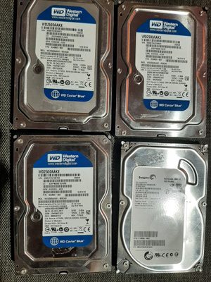 4kpl kovalevyjä 250GB