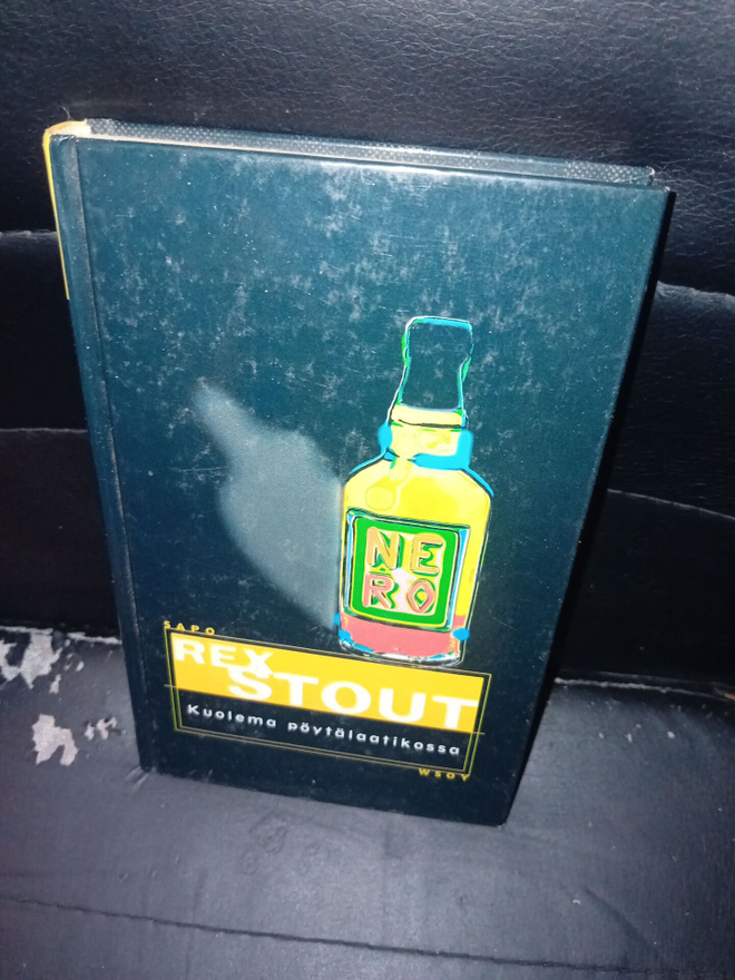 Stout : Kuolema pöytälaatikossa ( SIS POSTIKULU )