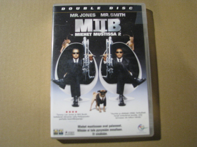 MIB II - Miehet Mustissa 2 ( Tommy Lee Jones & Will Smith )