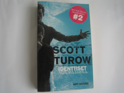 Scott Turow - Identtiset (pokkari)