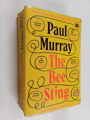 Paul Murray : The bee sting