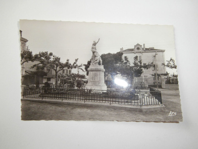 PORT SAINT LOUIS DU RHONE MONUMENT AUX MARTS